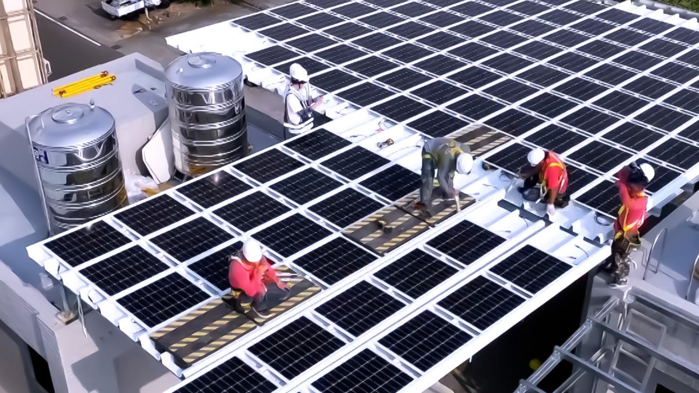 友達打造光電建築一體化整合建材，開發SunSteel光電整合型浪板，實現快速安裝、避免二次施工，讓屋頂光電躍升未來建物新標配。