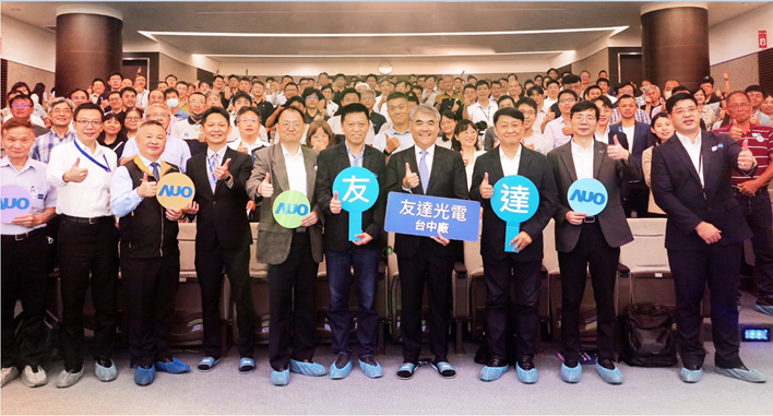 友達以太陽能解決方案領航者，跨足建築領域，4日在台中廠區舉辦「光電建築一體化研討會」，邀請產業先驅共同推動綠化，打造新一代智慧綠建築。